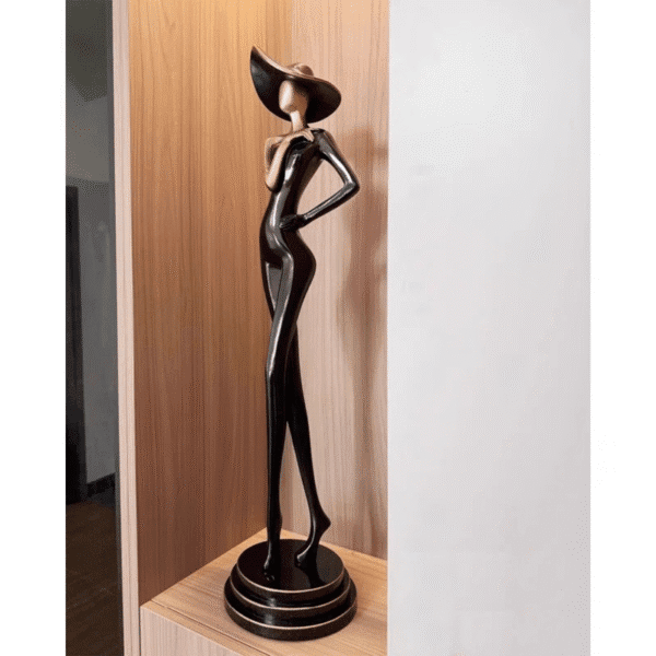 Light luxury sculpture figure ornaments